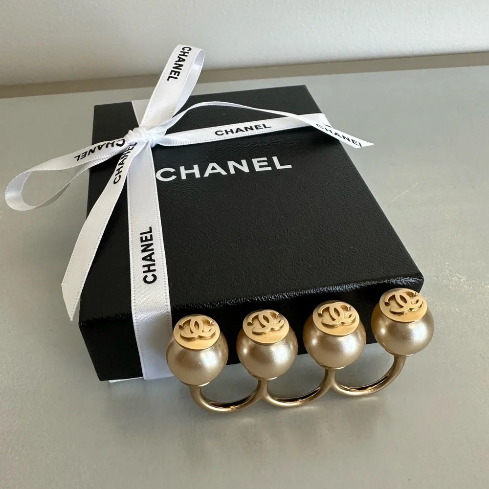 100% authentic Chanel Gold and Cream pearl Quadruple Ring logo vintage new mint